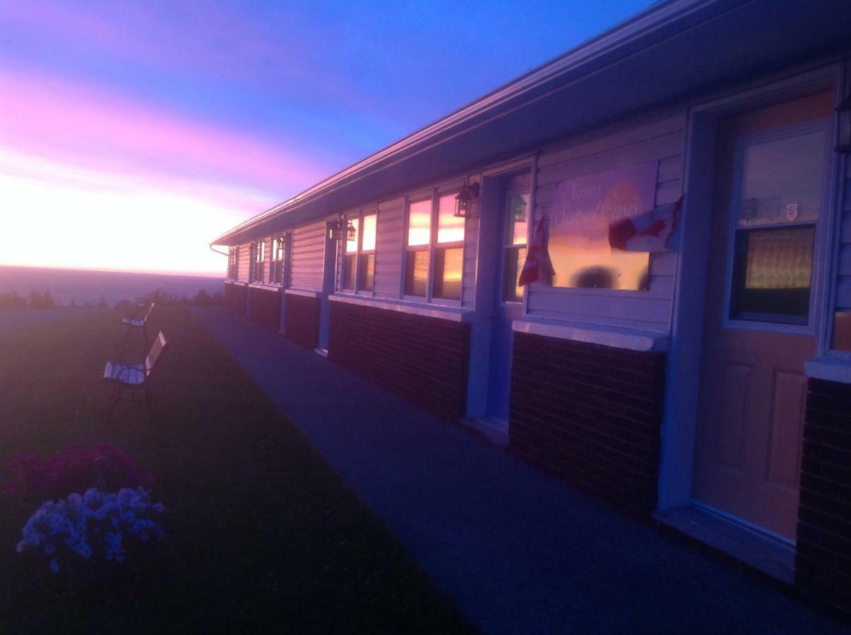 Burton'S Sunset Oasis Motel Bay Saint Lawrence Eksteriør bilde