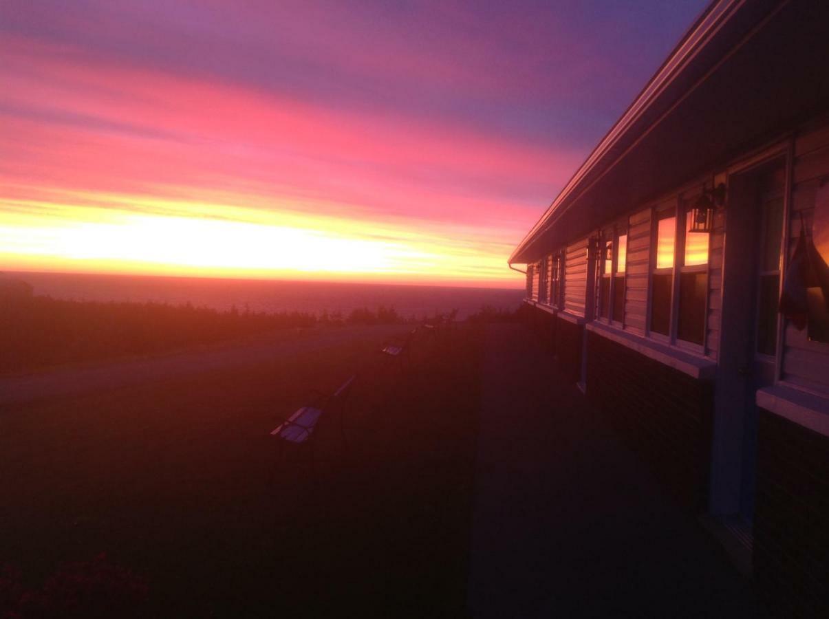 Burton'S Sunset Oasis Motel Bay Saint Lawrence Eksteriør bilde