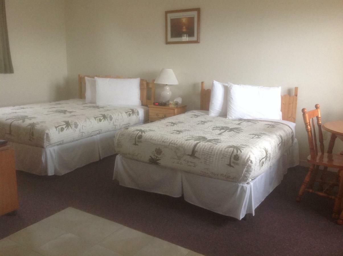 Burton'S Sunset Oasis Motel Bay Saint Lawrence Rom bilde